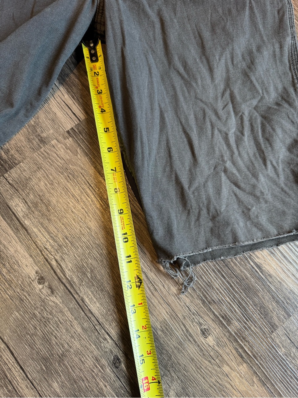 3 Pairs of Carhartt Workwear 33x32 (2 Pairs of Pants, 1 Pair of Shorts) - Picture 16 of 16